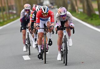 In Flanders Fields Women LIVE - Five riders head towards the finish, can they be caught?
