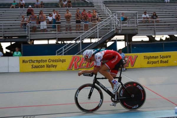 17-18 Mens Pursuit Finals, Zack Noonan with his fan club cheering him on.