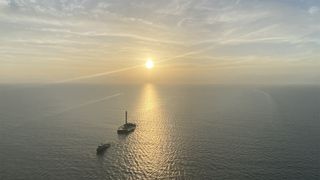 مركبة الفضاء بدون طيار الخاصة بـ SpaceX "نقص Gravitas" يعود إلى الميناء في 31 أغسطس 2021 ، بعد أول هبوط ناجح لصاروخ فالكون 9.