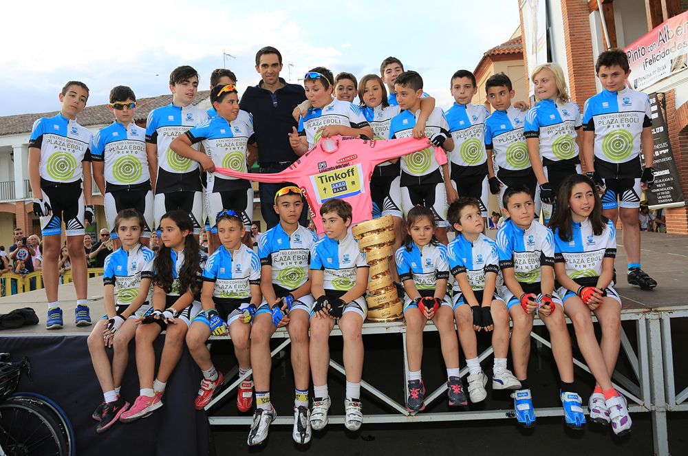 Contador takes time out for photos