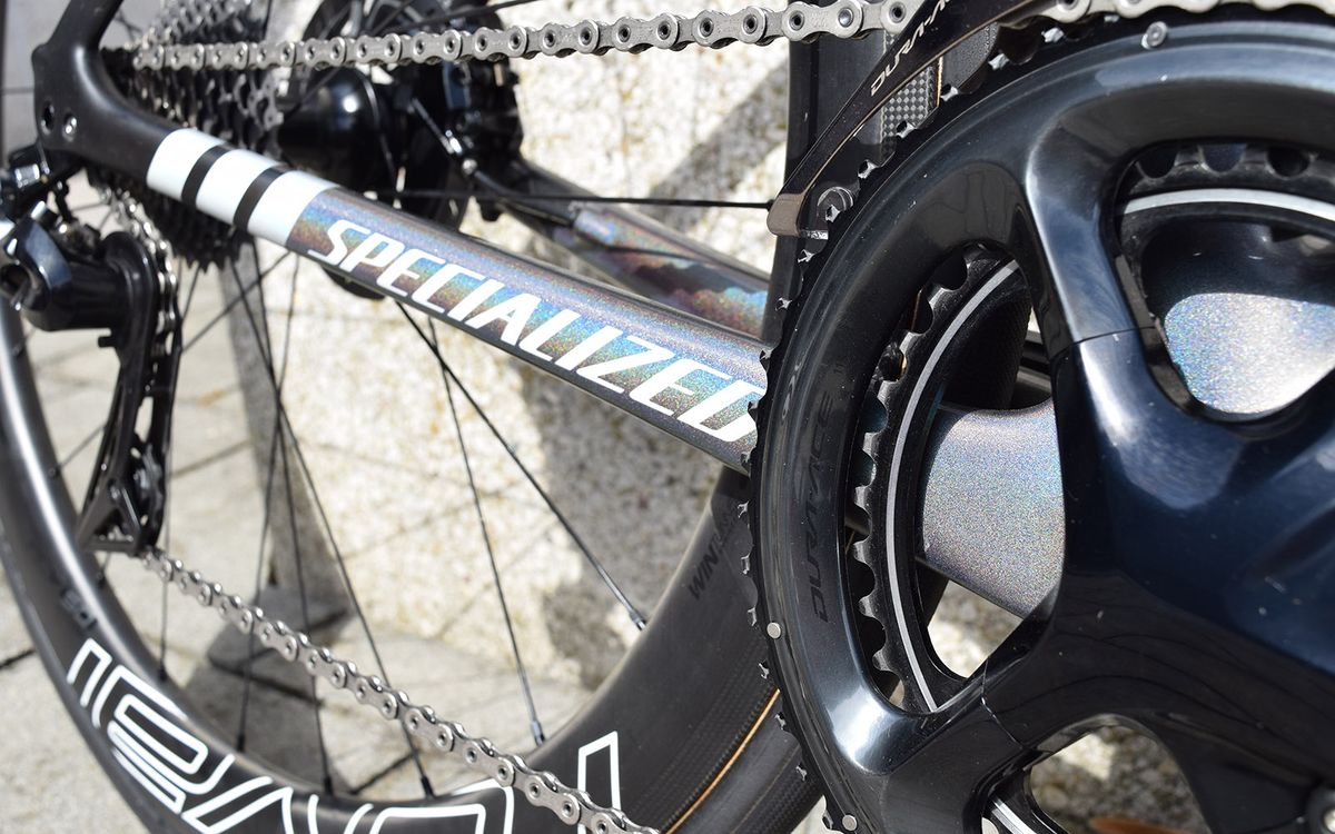Three bands on the drive-side chain stay represent Sagan's three world championship titles