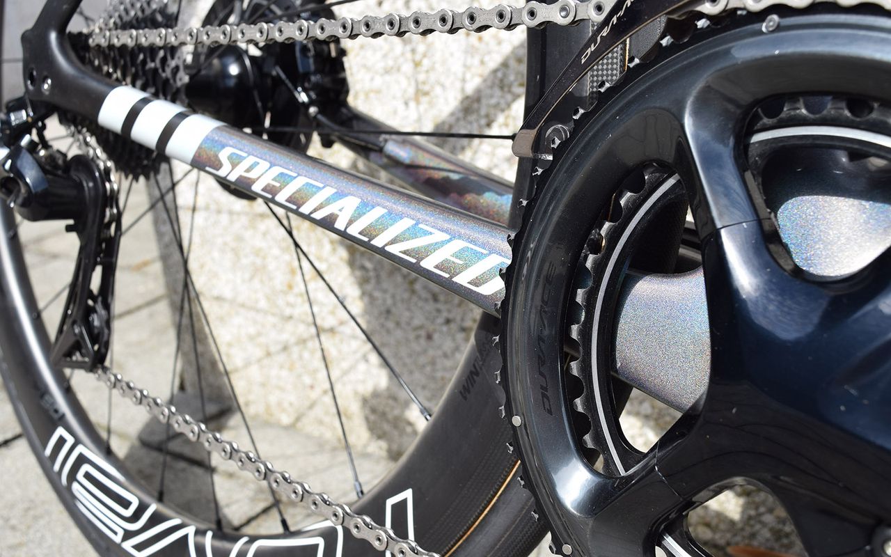 Three bands on the drive-side chain stay represent Sagan's three world championship titles