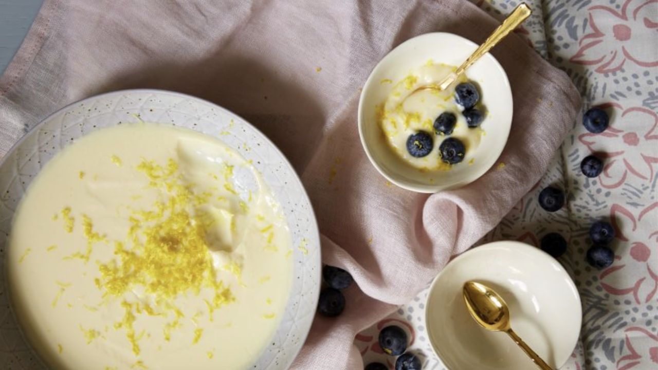 Low-fat lemon posset