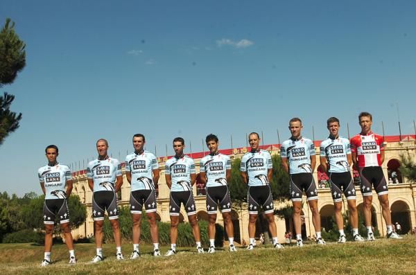 Saxo Bank Sungard poses outside the "arena"