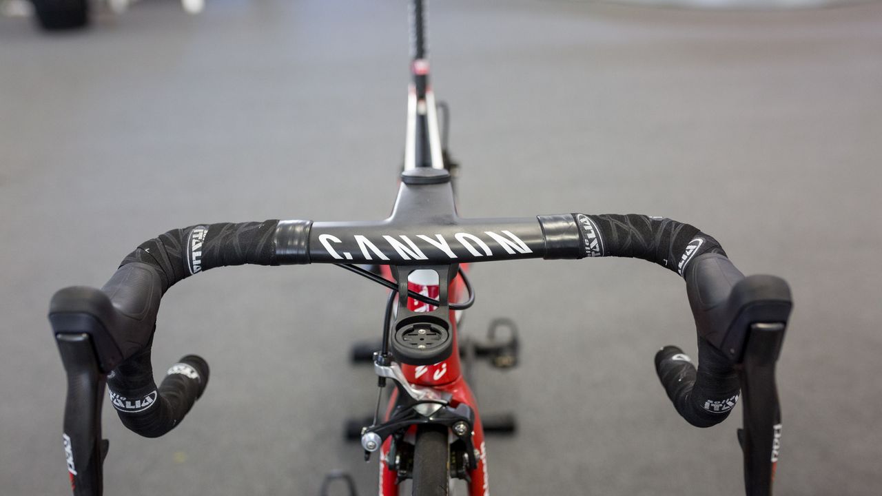 An outfront Garmin mount keeps the cockpit even tidier