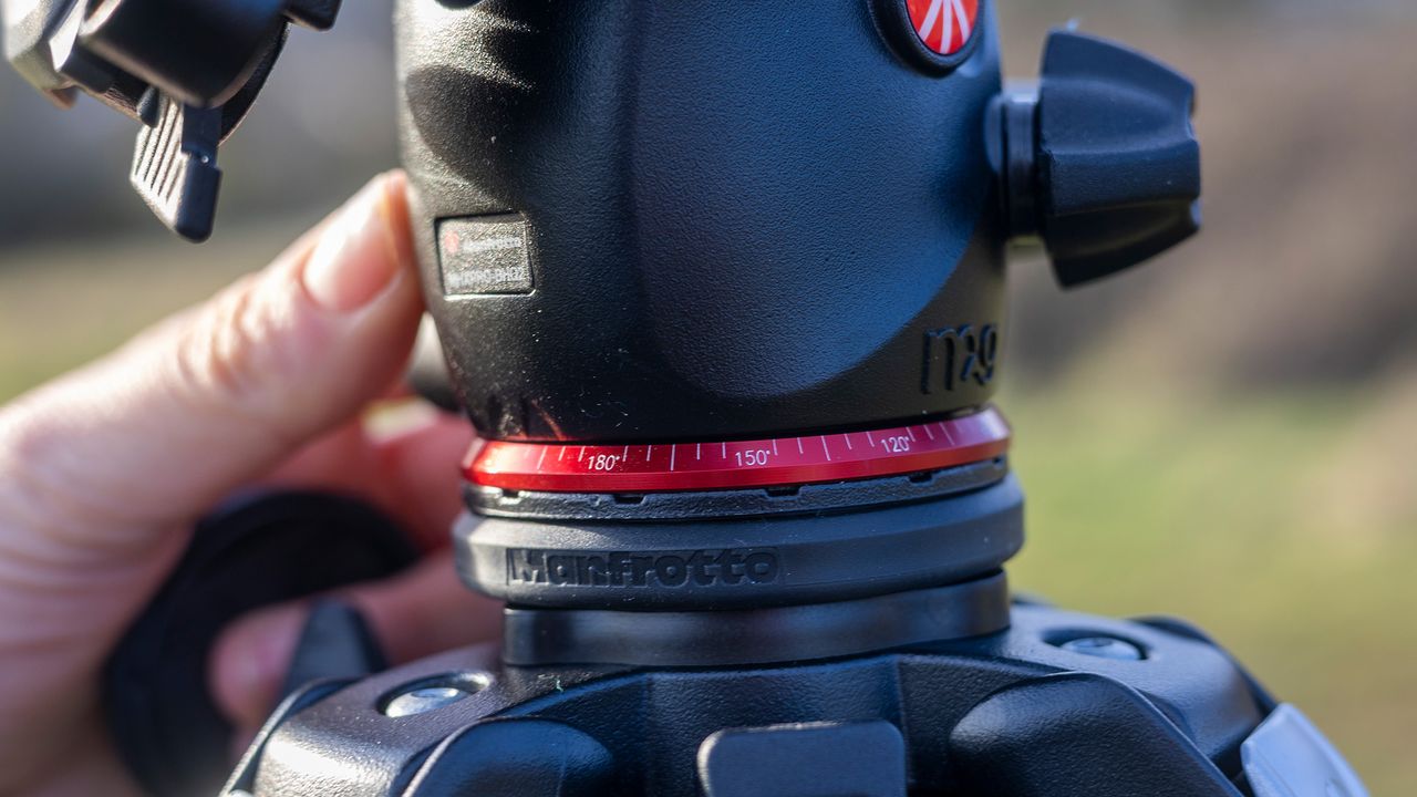 Close up of the ball head and the 360 markings