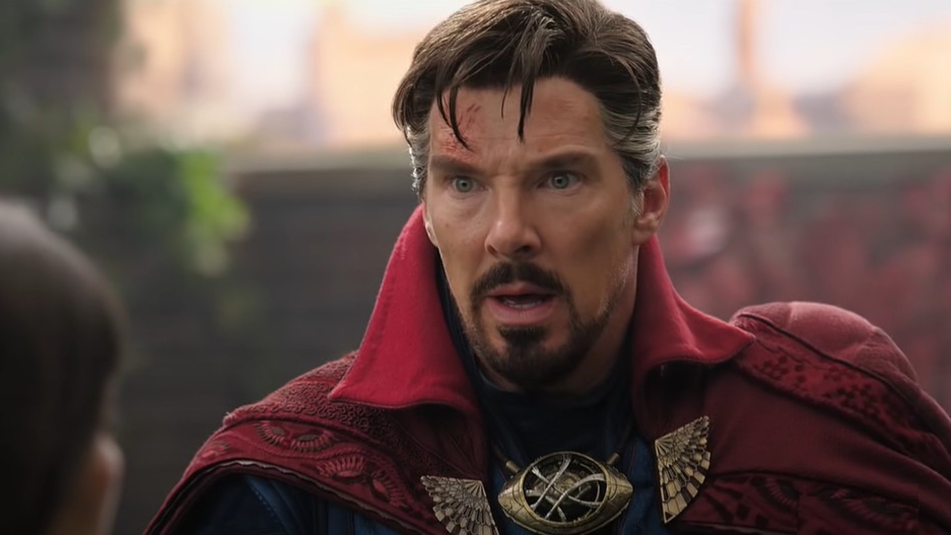 Benedict Cumberbatch como Stephen Strange en Doctor Strange en el multiverso de la locura