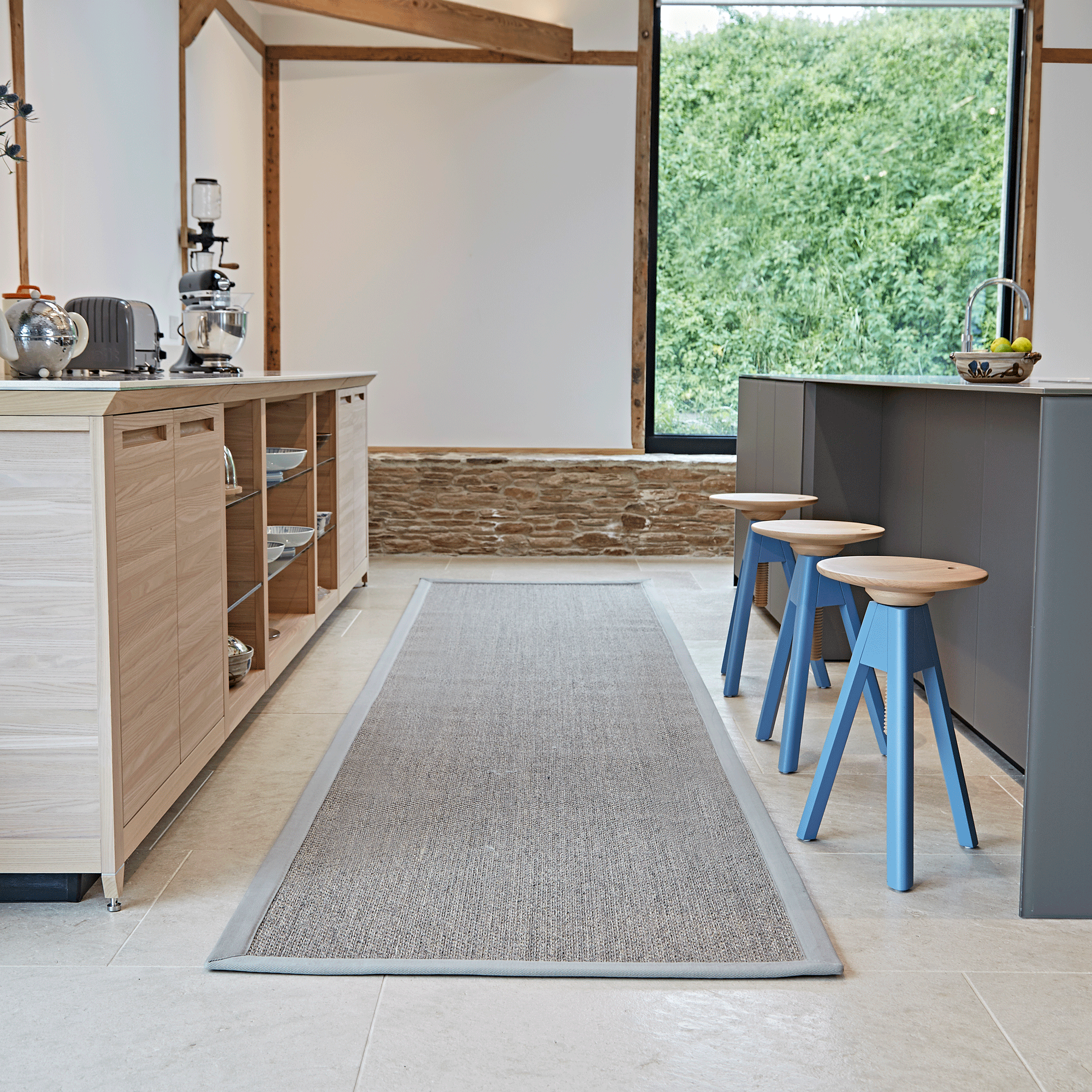Galley kitchen with rug at the centre