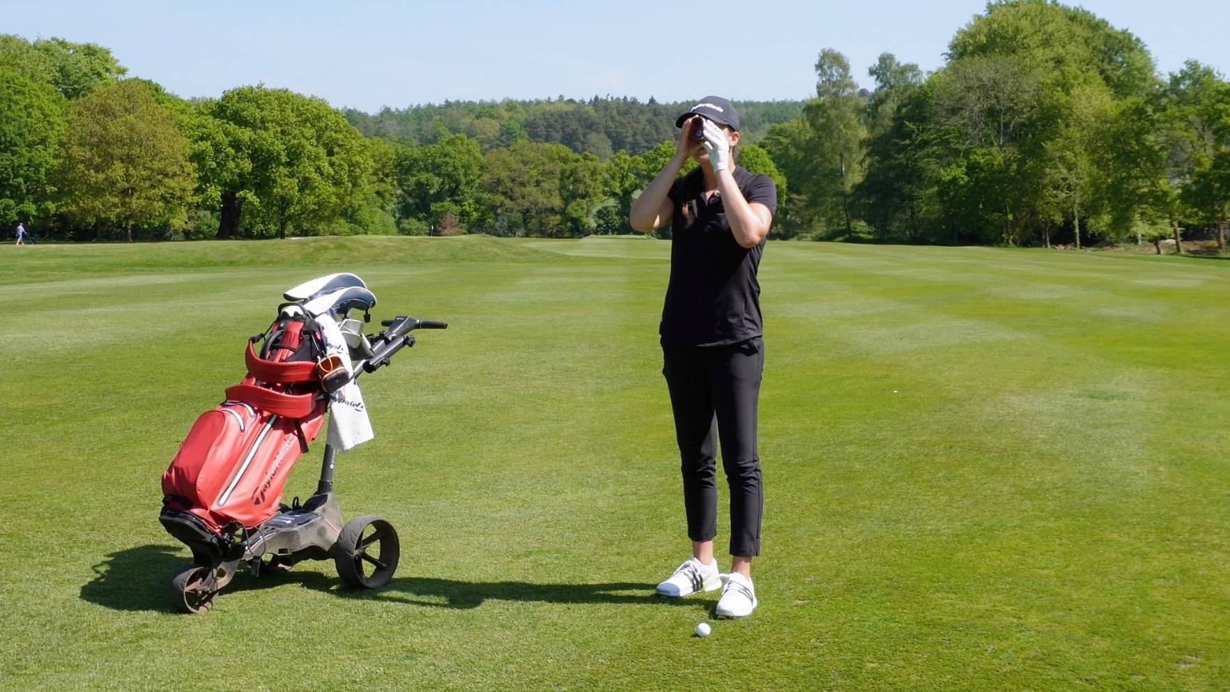Jess Ratcliffe using a rangefinder