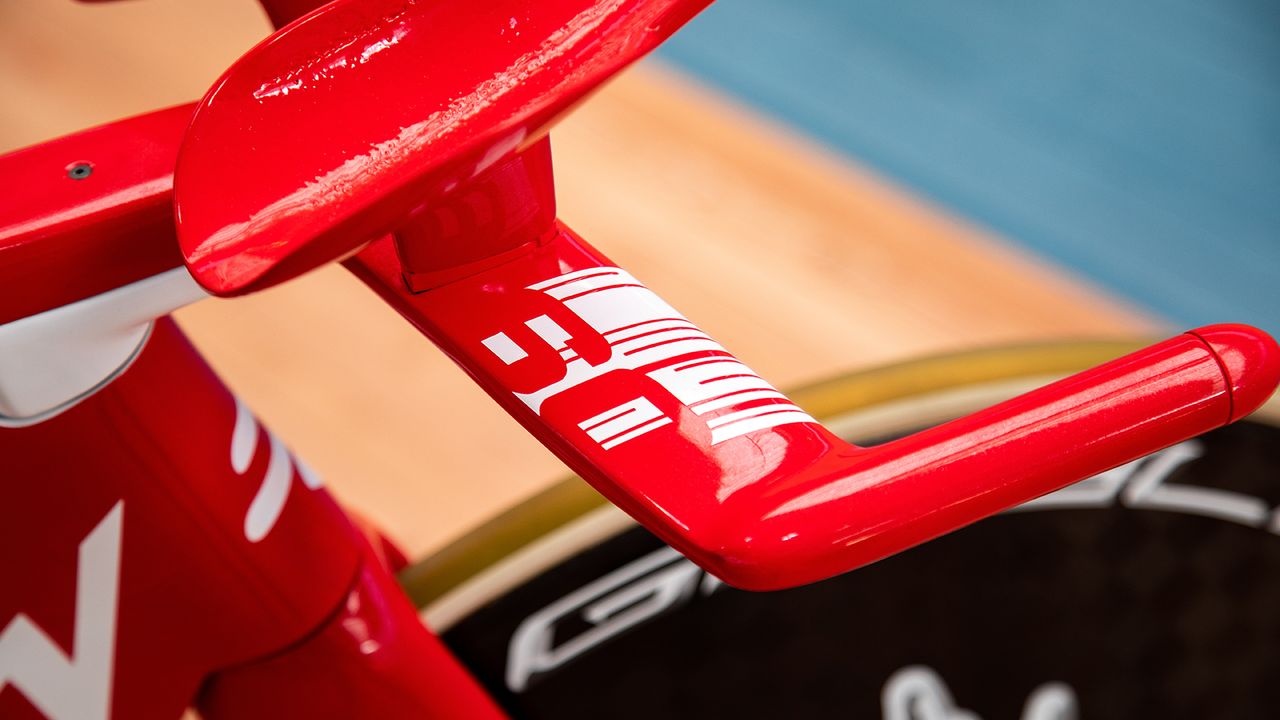 The base bars will be used for around 15 seconds at the beginning of the attempt and are 330mm wide