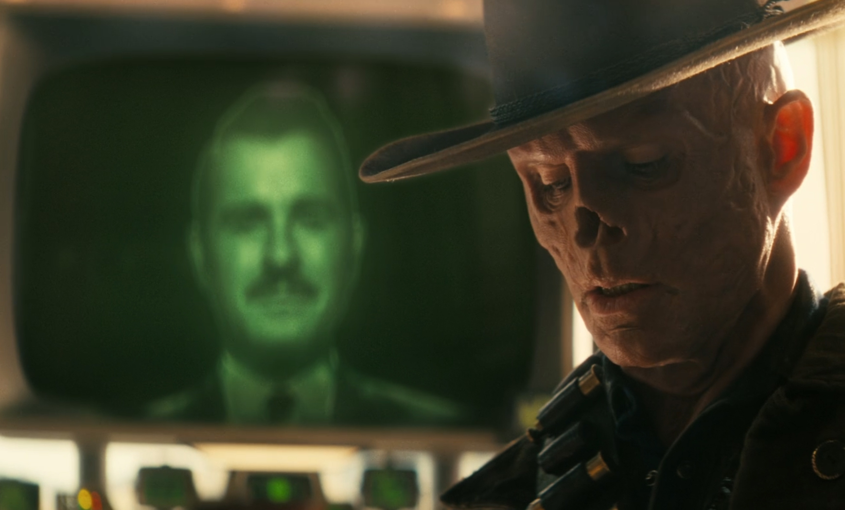 The Ghoul with Mr House in the background