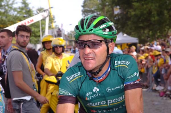 Thomas Voeckler and Europcar had been predicted to attack on the Pont de Saint-Nazaire. Instead, a number of the team's riders were caught behind a split.
