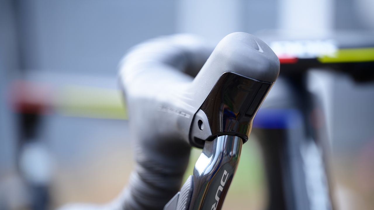 Shimano Dura-Ace R9150 Di2 new shroud on controls