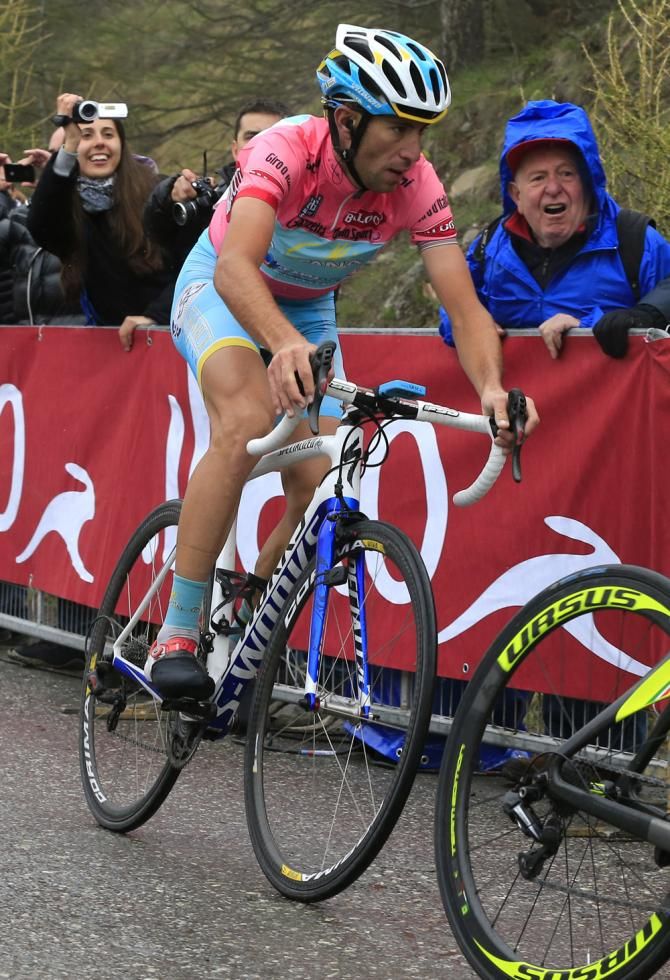Mauro Santambrogio (Vini Fantini-Selle Italia) leads Vincenzo Nibali (Astana)