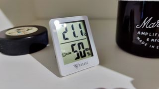 humidity meter showing optimal humidity level