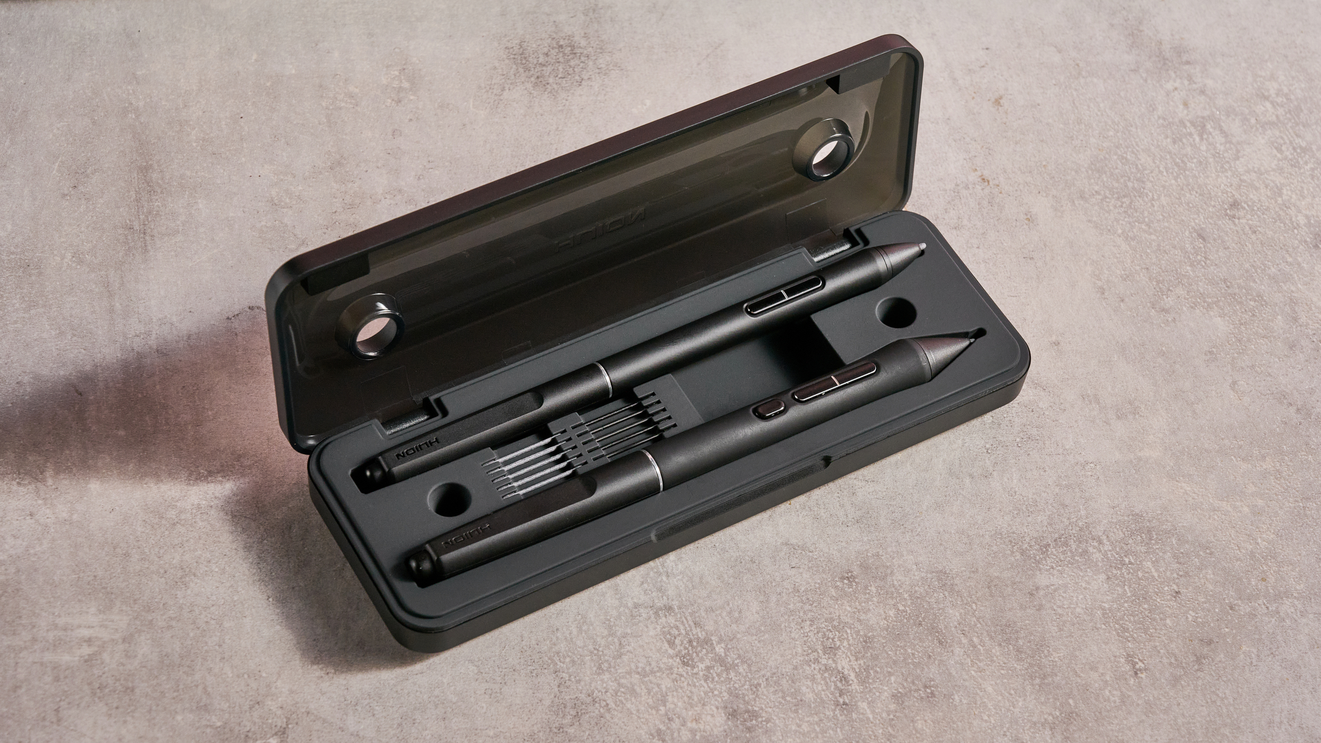 A close-up of the Huion stylus case, featuring the Pen PW600 and the Slim Pen PW600S.