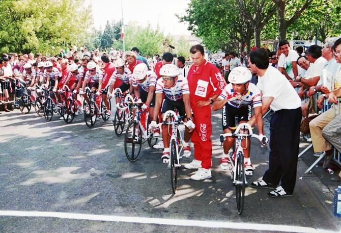The Ryalcao - Postobon team about to start in 1991