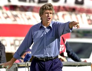 Manuel Pellegrini as manager of River Plate in 2003