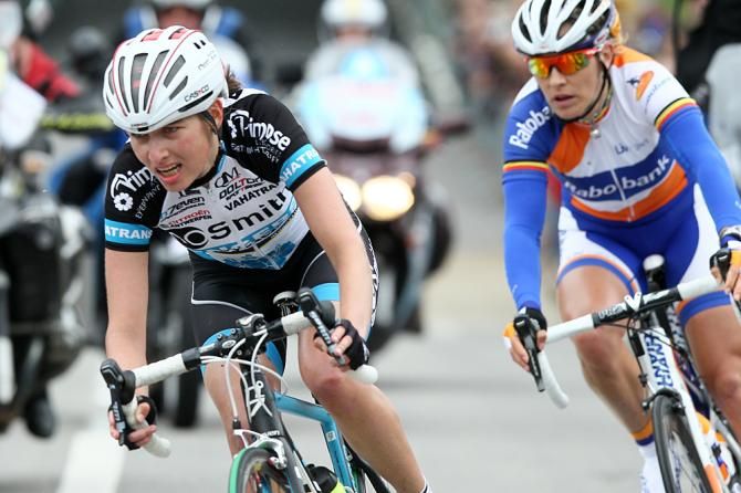 De Vocht patiently waits behind her breakaway companions