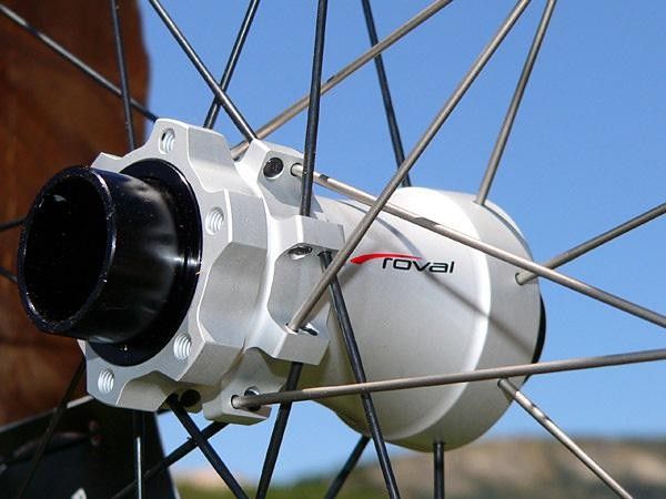 The front hub of the Roval Traversee wheelset can be easily converted between standard 9mm quick-release, 20mm thru-axle, and 25mm thru-axle configurations.