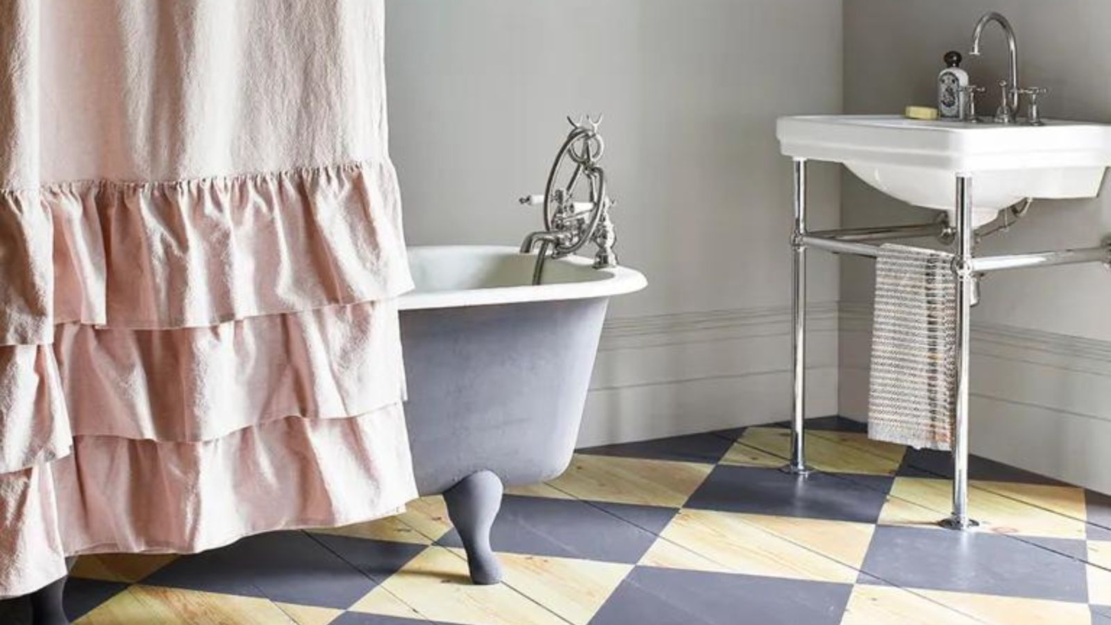 10 small bathroom flooring ideas perfect for compact spaces | Real Homes