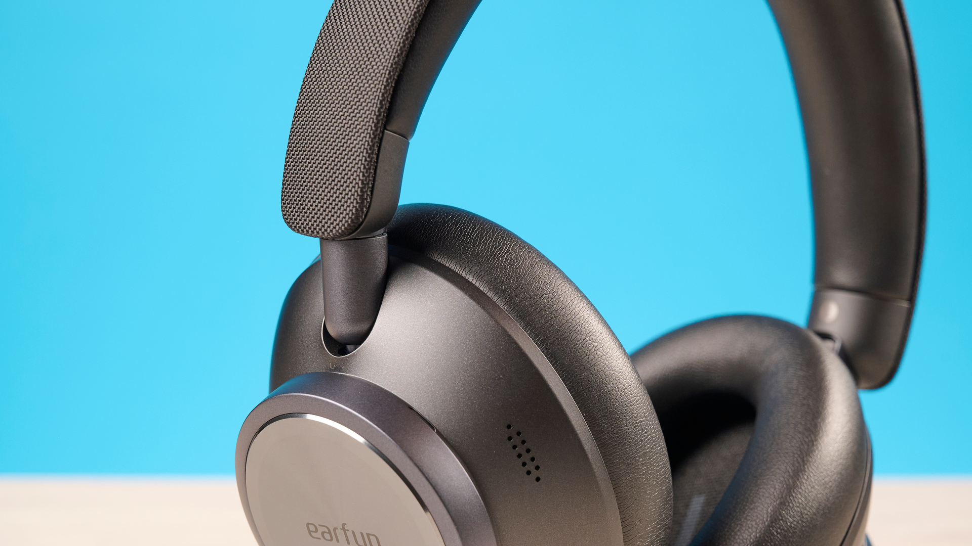 Black EarFun Wave Pro X over-ear headphones