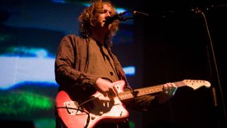 Kevin Shields performs using a – presumably in-tune – Fender Jazzmaster