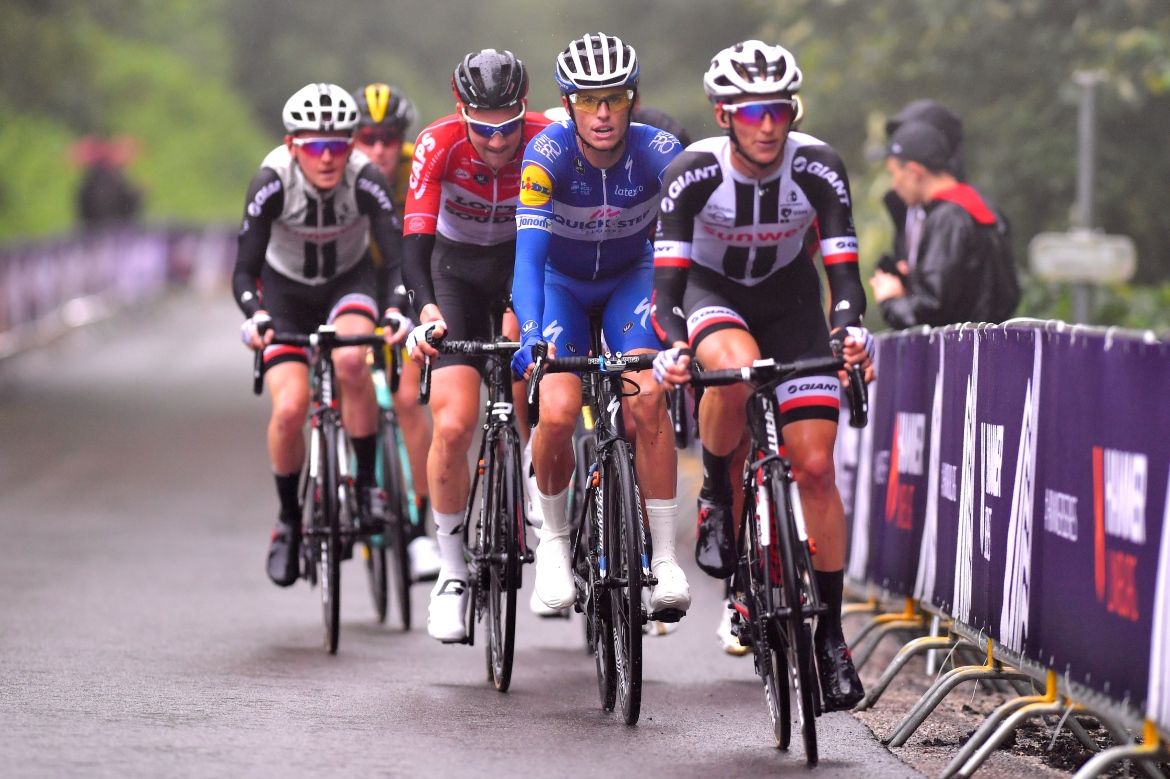 The chasing group