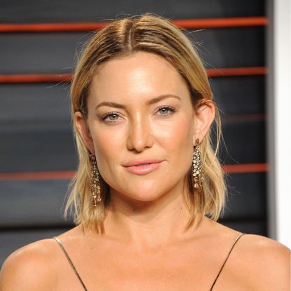 Kate Hudson attends the 2016 Vanity Fair Oscar Party 