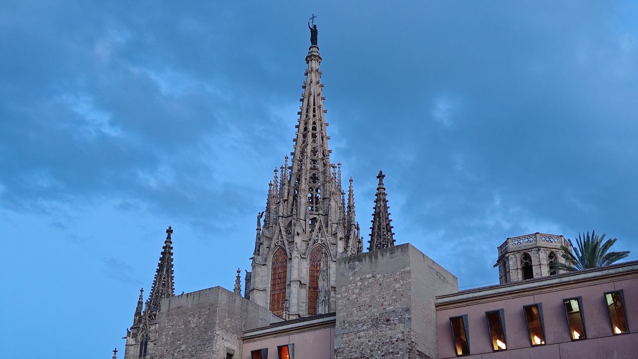 Images of the Catedral de Barcelona, shot on the Xiaomi 14 and edited using the on-device AI photo editor