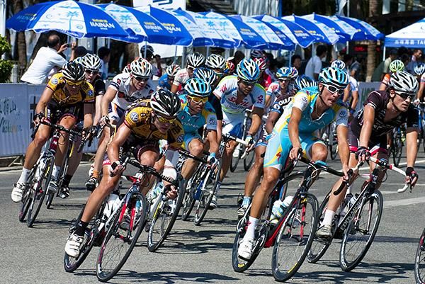 The peloton corner out of the home straight in Sanya.