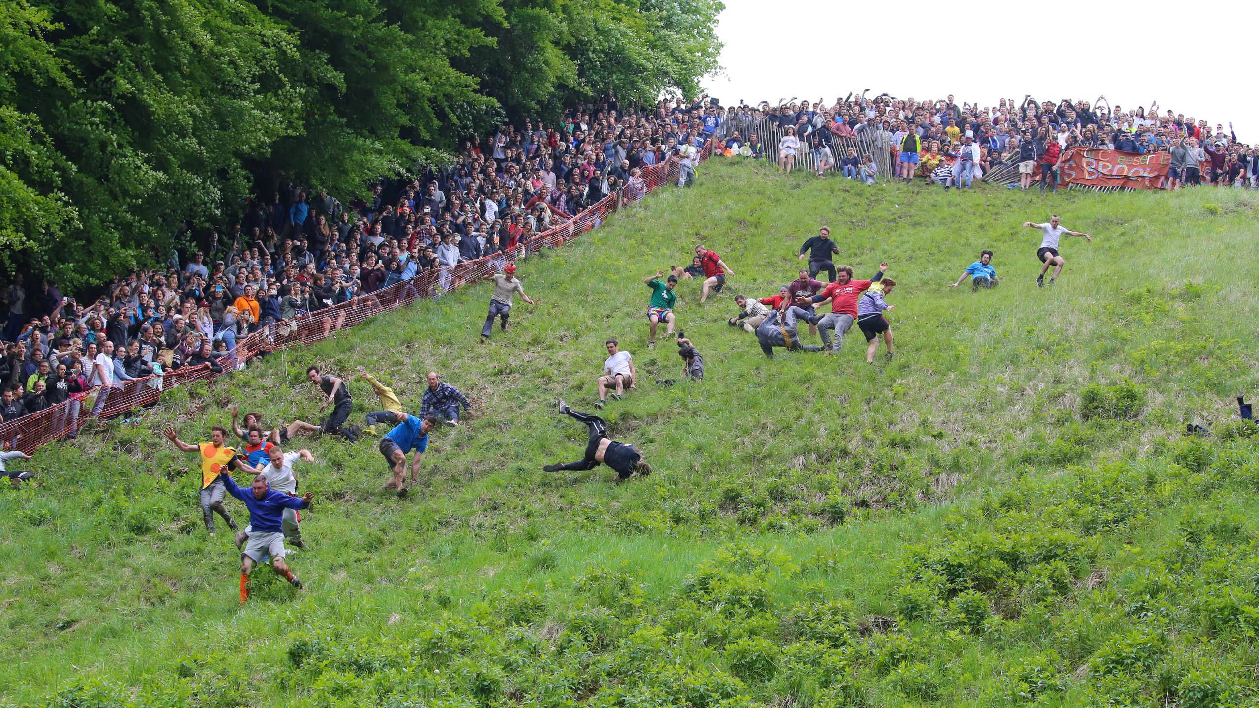 كيفية مشاهدة Cheese Rolling 2026 من أي مكان – إنه *مجاني*