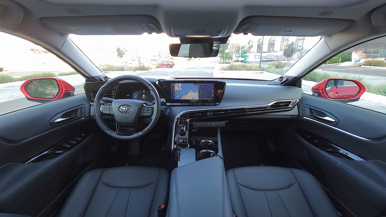 View of full width of dash in the Toyota Mirai (2021)