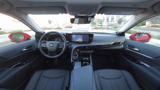 View of full width of dash in the Toyota Mirai (2021)
