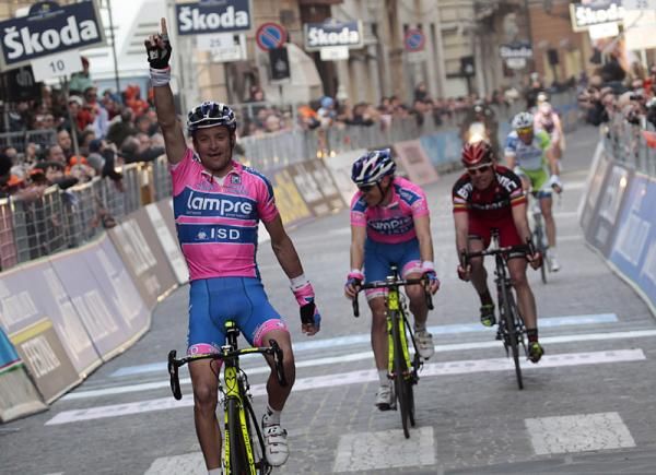 A victorious Michele Scarponi (Lampre - ISD)