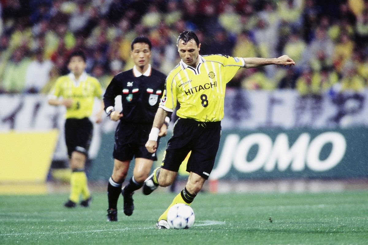 Hristo Stoichkov in action for Kashiwa Reyol, 1999