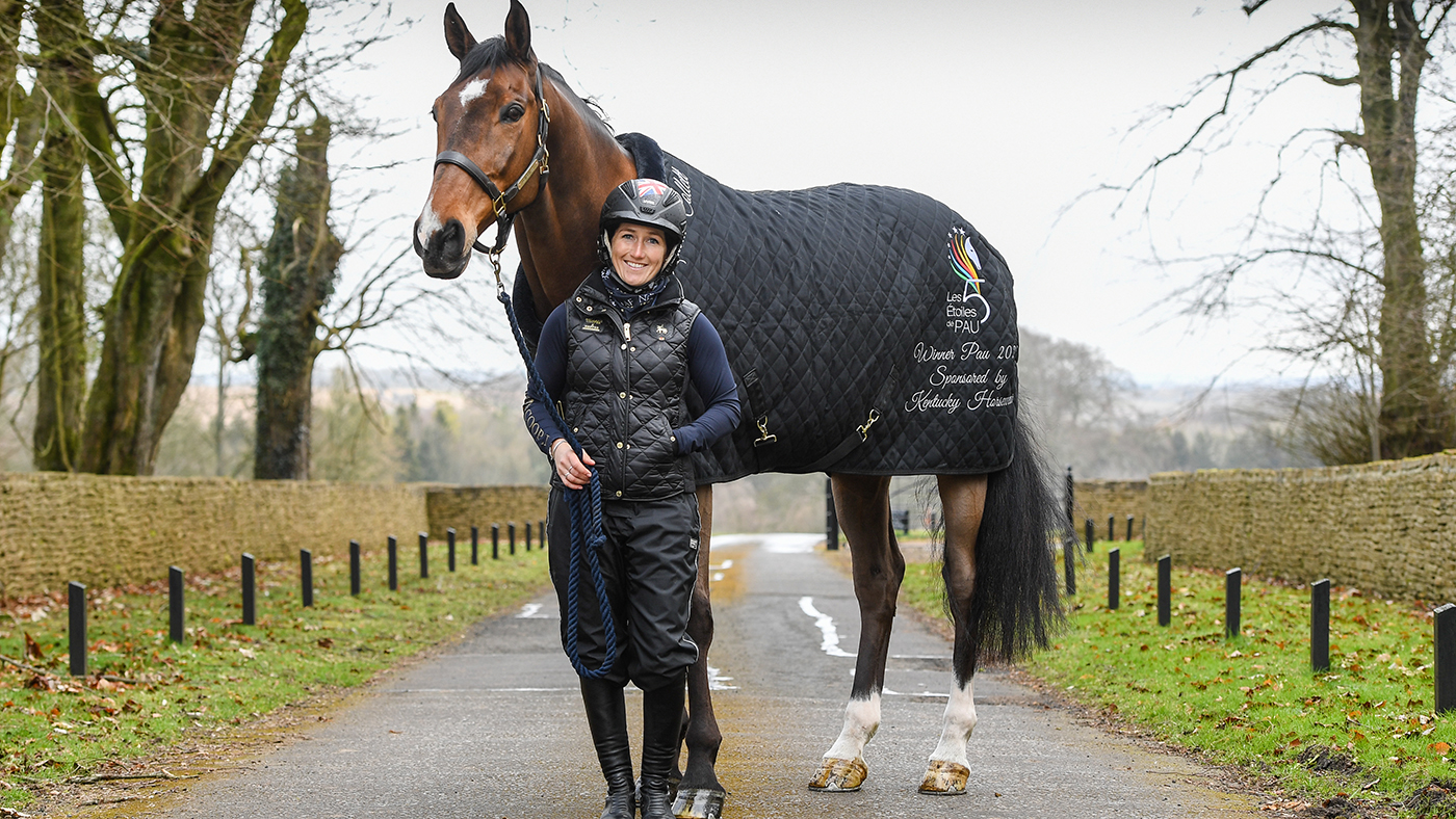 Laura Collett and London 52 at home