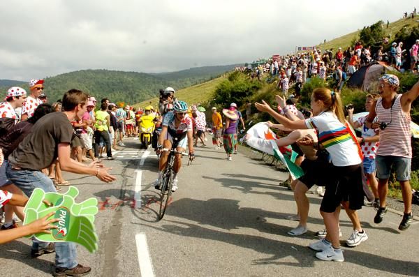 Jelle Vanendert makes a name for himself on the Plateau de Beille