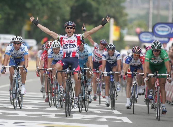 Robbie McEwen at the start of his 2002 green jersey campaign, winning stage 2 of the Tour de France.