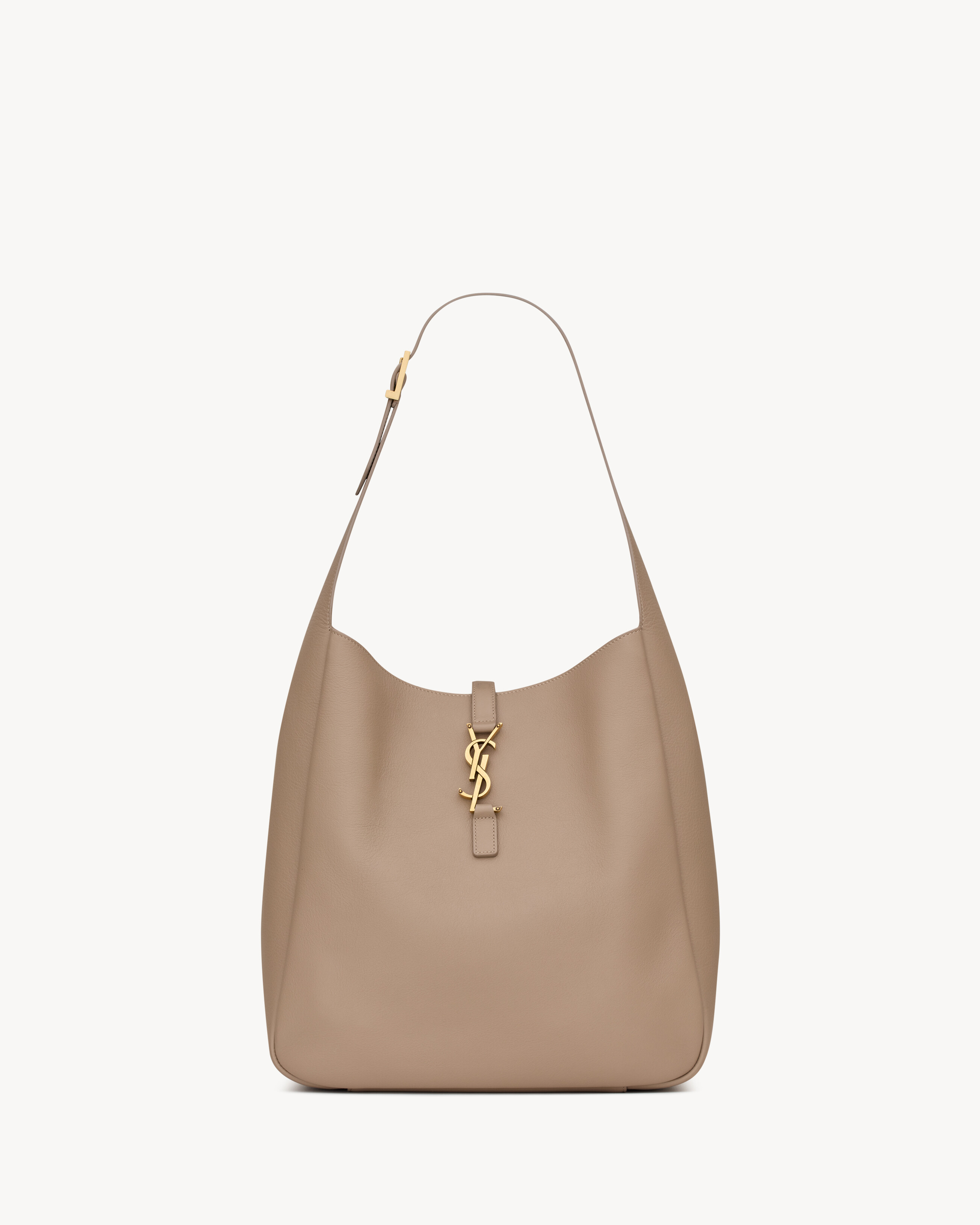 Le 5 &amp;Agrave; 7 Supple Large in Grained Leather