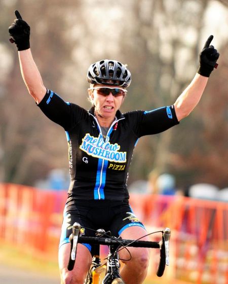 Laura Van Gilder (Mellow Muschroom Pizza) seals her victory with a last lap attack.