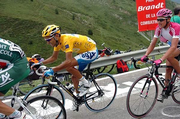 Cyril Dessel (AG2R) tries to keep yellow