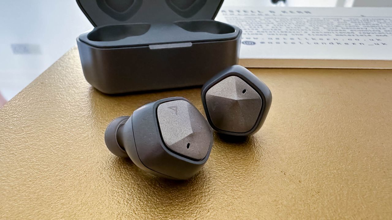 Astell&amp;Kern UW100 MK II hands-on shots