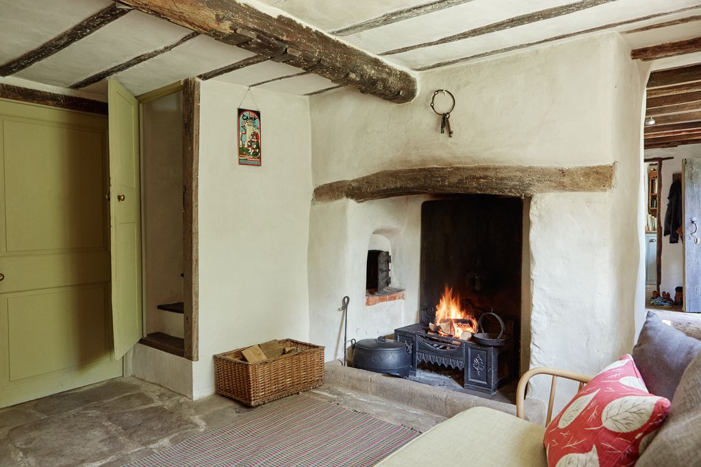 Real home: a 17th-century thatched cottage renovation | Real Homes