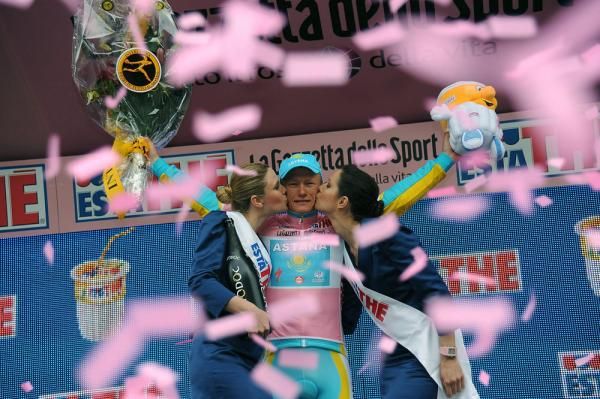 Alexandre Vinokourov (Astana) will wear pink for at least another day at the Giro