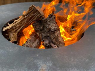 wood burning in the middle of a grill