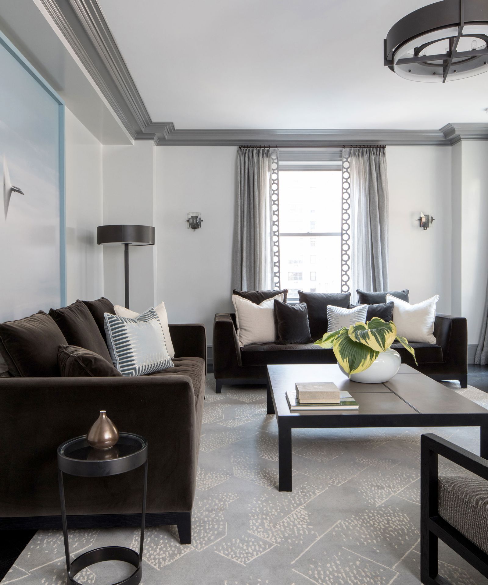 What colors go with black? 5 accent colors favored by experts Homes