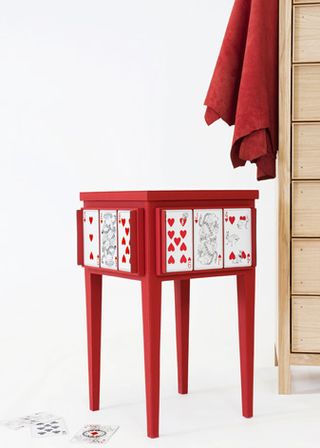 An image of table made with playing cards by Christian Astuguevieille.