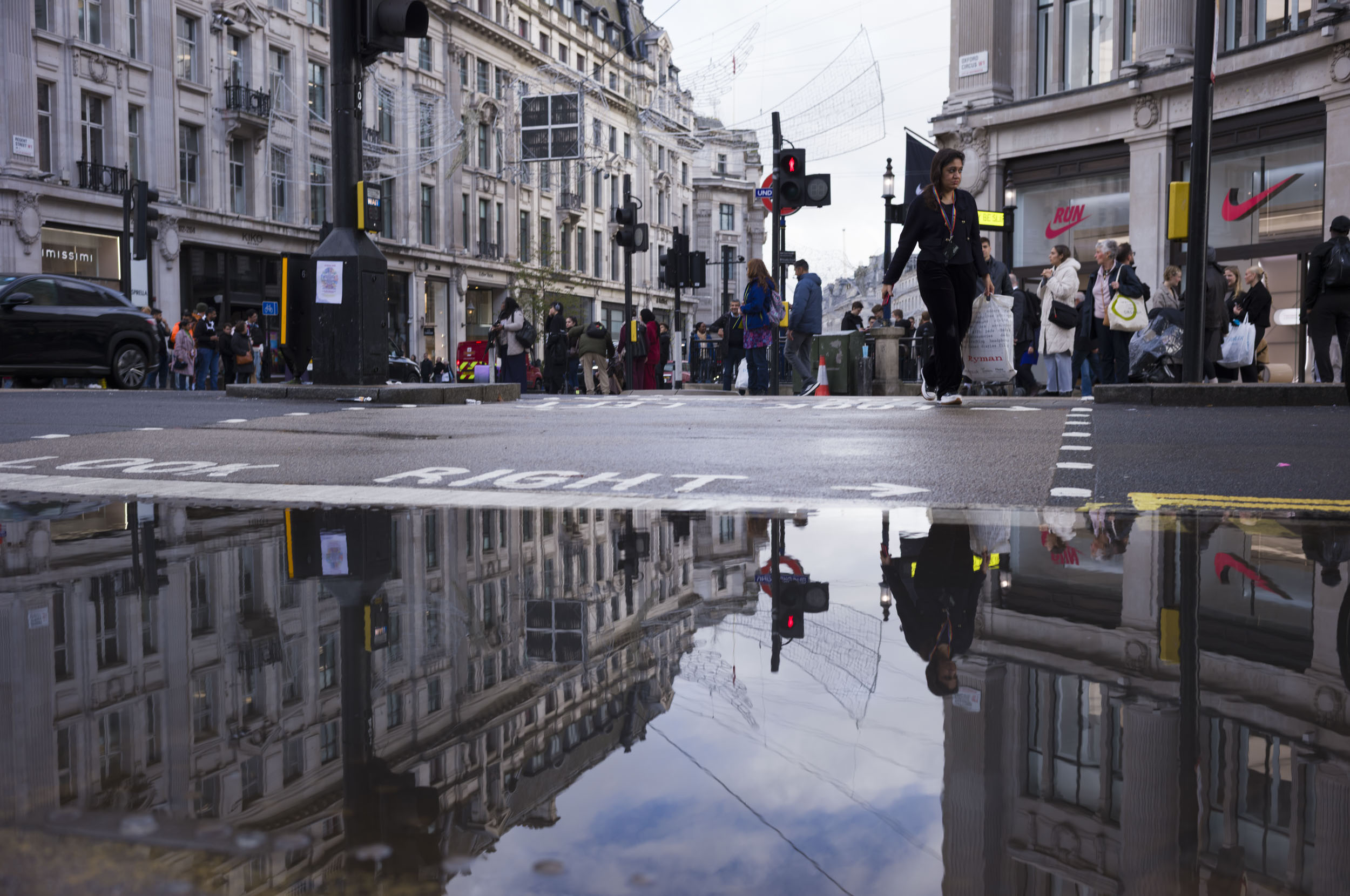 Leica M EV1 sample gallery: street scene in London reflected in a puddle