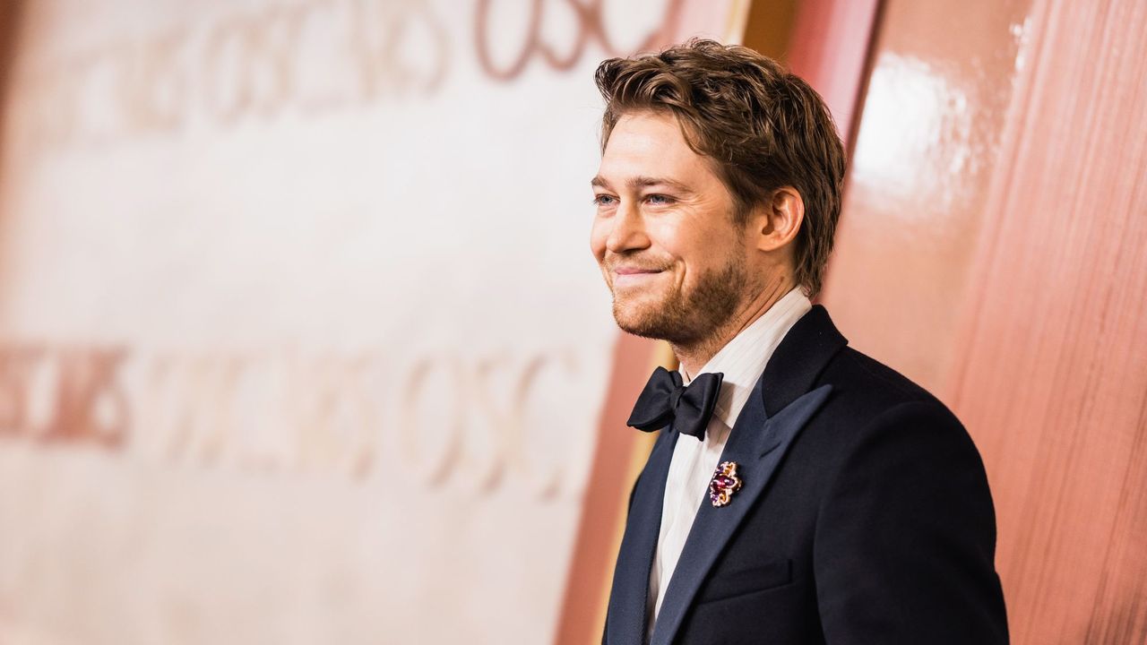 Joe Alwyn attends the 2025 Academy Awards